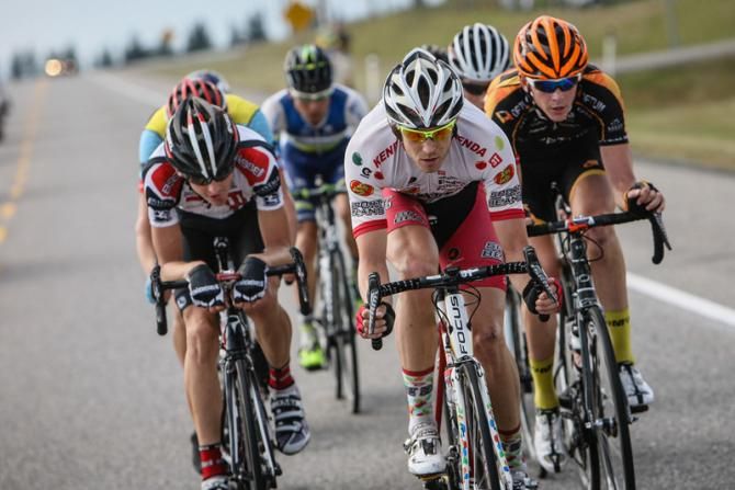 Nic Hamilton (Jelly Belly) rotates through on the front of the break.