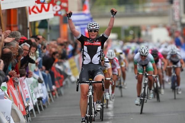 Kirsten Wild (Cervelo Test Team) wins 4th Prijs Stad Roeselare ahead of Chloe Hosking (HTC - Columbia Women) and Annemiek Van Vleuten (Nederland Bloeit)