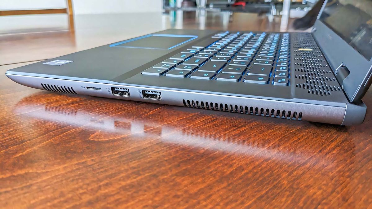 Alienware m16 R2 right side ports.