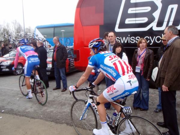 Cyclingnews diarist Kenny van Hummel heads to the sign-on in Deinze