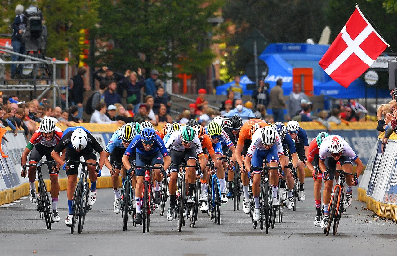 Men&#039;s junior road race at Flanders 2021