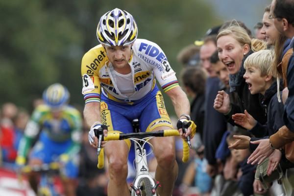 Bart Wellens (Telenet-Fidea) is urged on by the crowd.