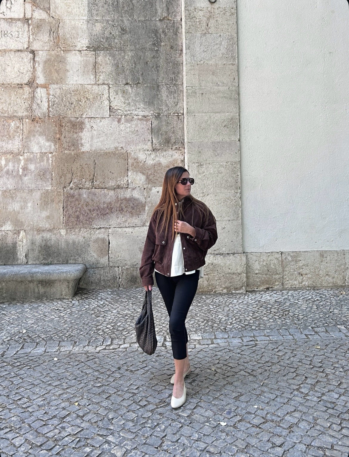 Woman wears capri leggings and almond toe flats.