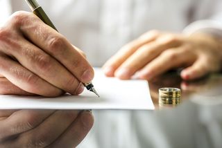 A man signs divorce papers