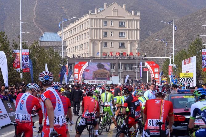 The riders wait for the start