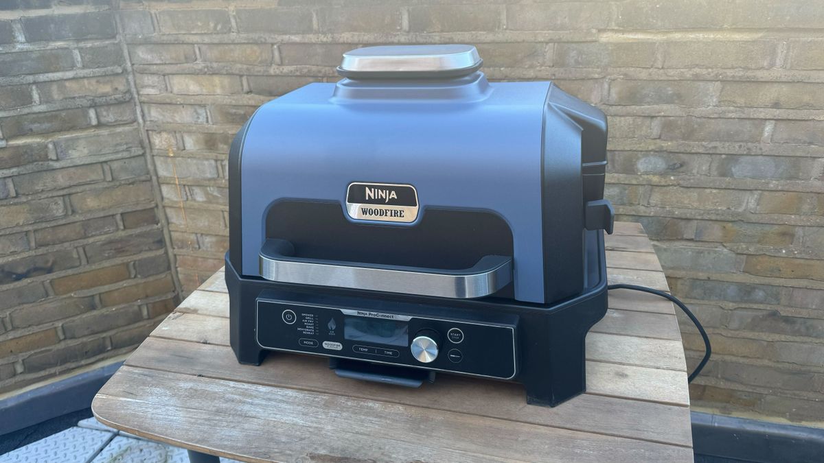 Read more about the article نقد و بررسی Ninja Woodfire Pro Connect XL BBQ Grill and Smoker – TechToday