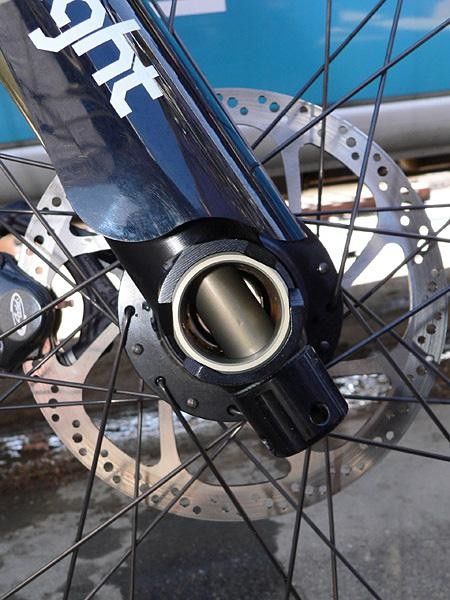 Bolts pass directly through the axle