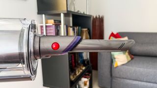 The new thinner and integrated crevice tool of the Dyson Gen5detect