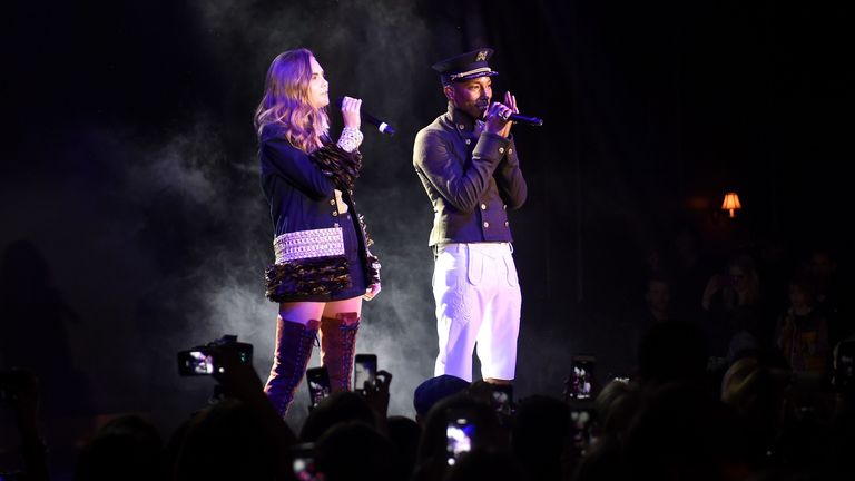 Cara Delevingne ad Pharrell perform on stage side by side.