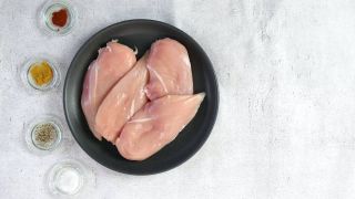 Foods to never cook in a slow cooker: chicken breasts