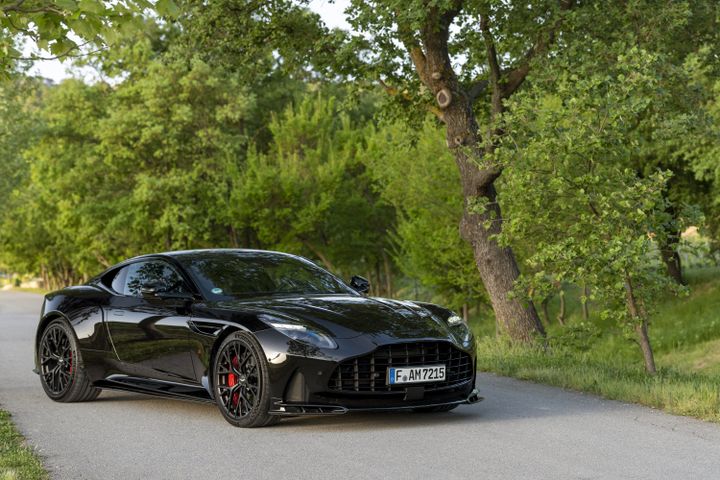Aston Martin DB12 S