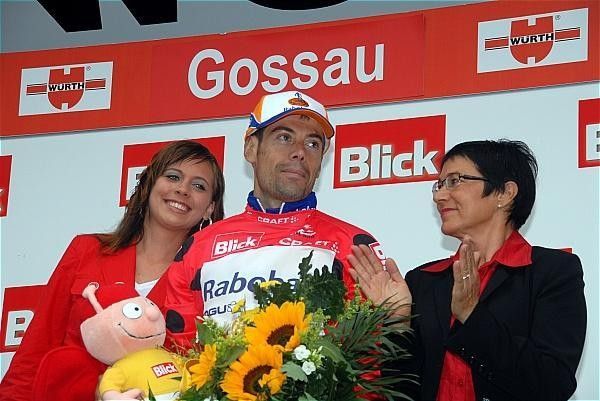 Oscar Freire (Rabobank) leads the points competition.