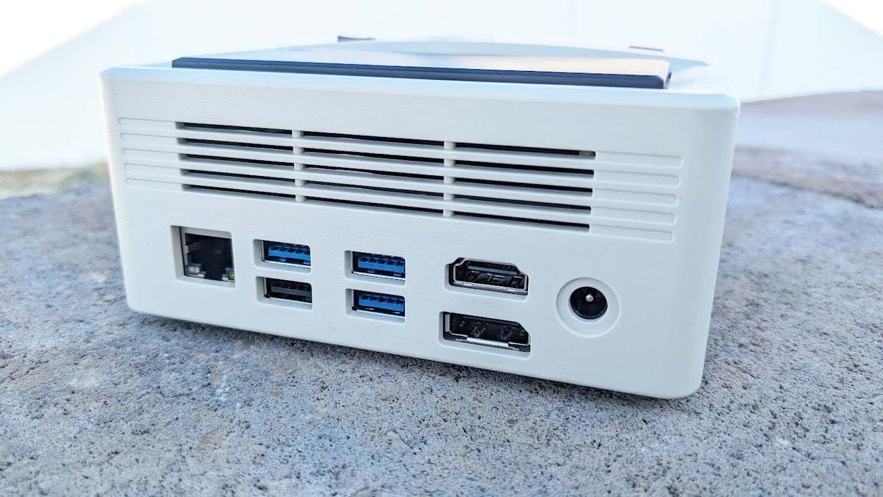 AYANEO Retro Mini PC AM01 ports.