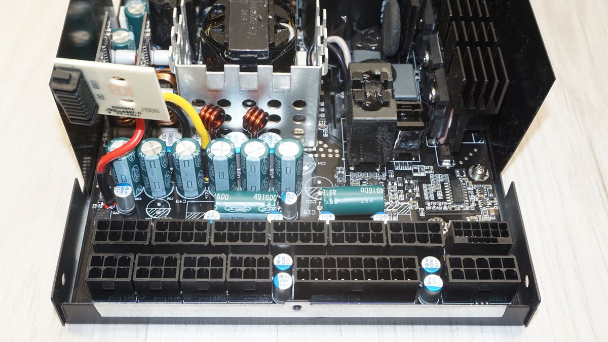 Lian Li Edge Gold EG1000G ATX 3.1