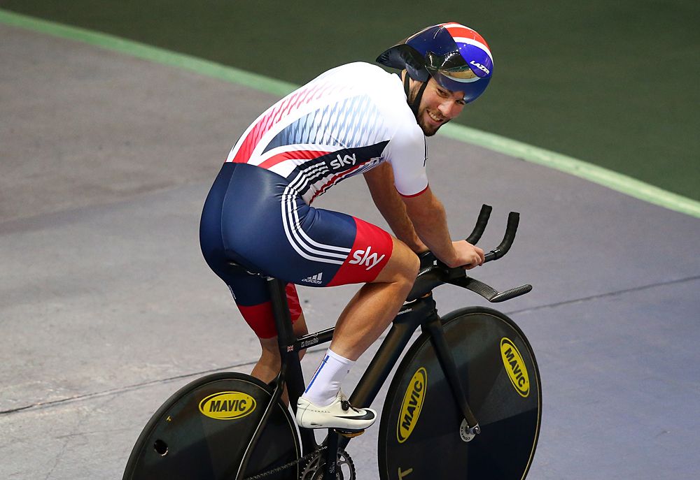 Mark Cavendish on his pursuit bike in Manchester