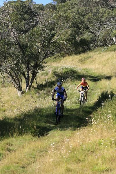 Elite riders, Giant's Murray Spink leads AYUP rider Andrew Fellows in Stage 1 with Fellows the eventual winner,