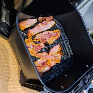 Proscenic T22 Air Fryer basket with cooked bacon