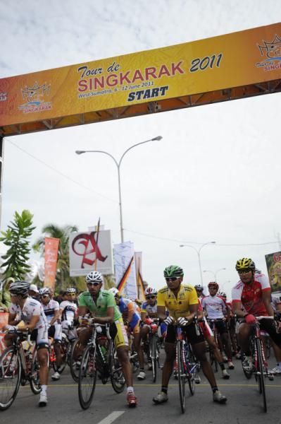 Riders waiting for the race start