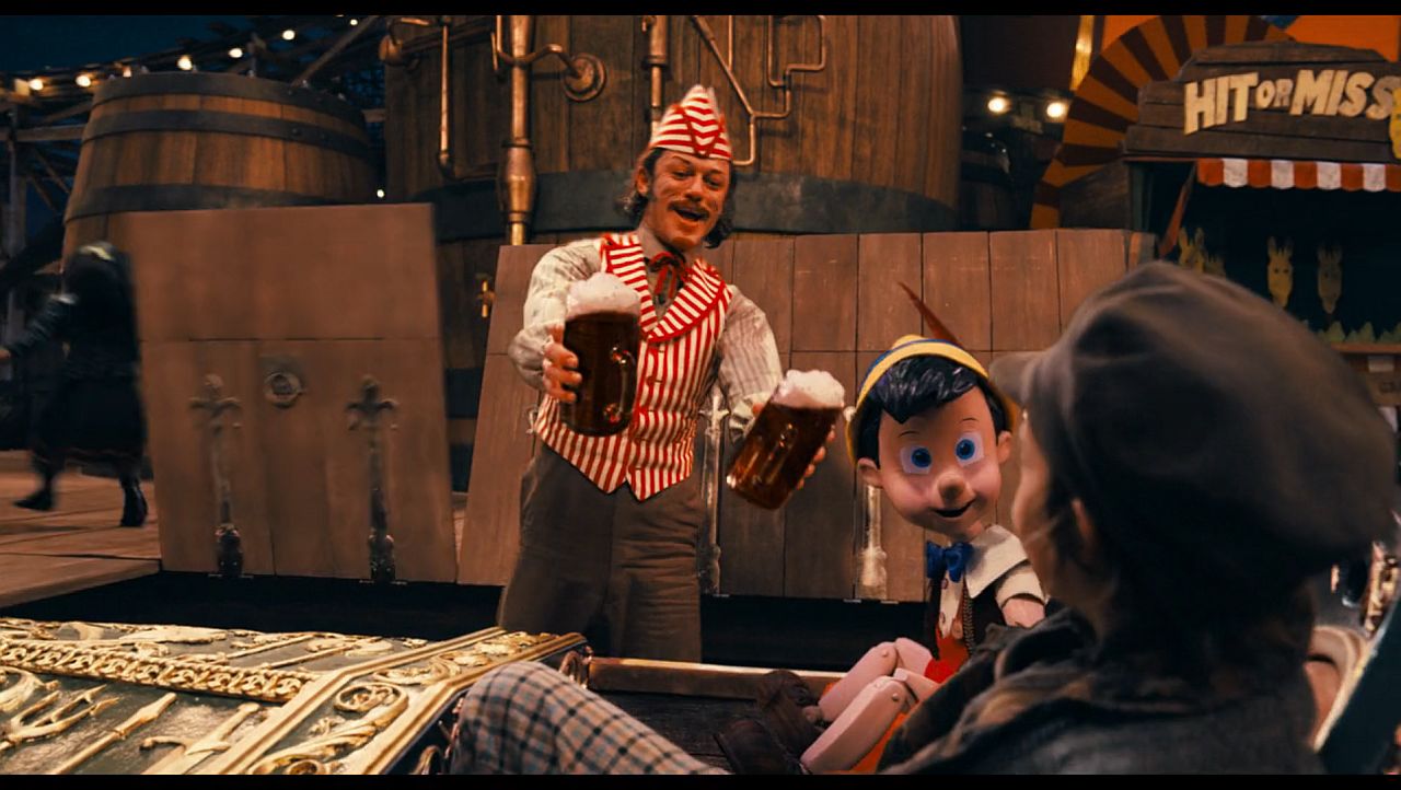 Luke Evans como el cochero en Pinocho