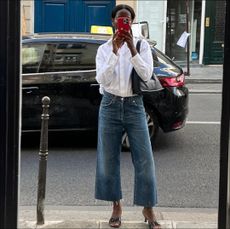 Sylvie Mus posing in front of mirror selfie 