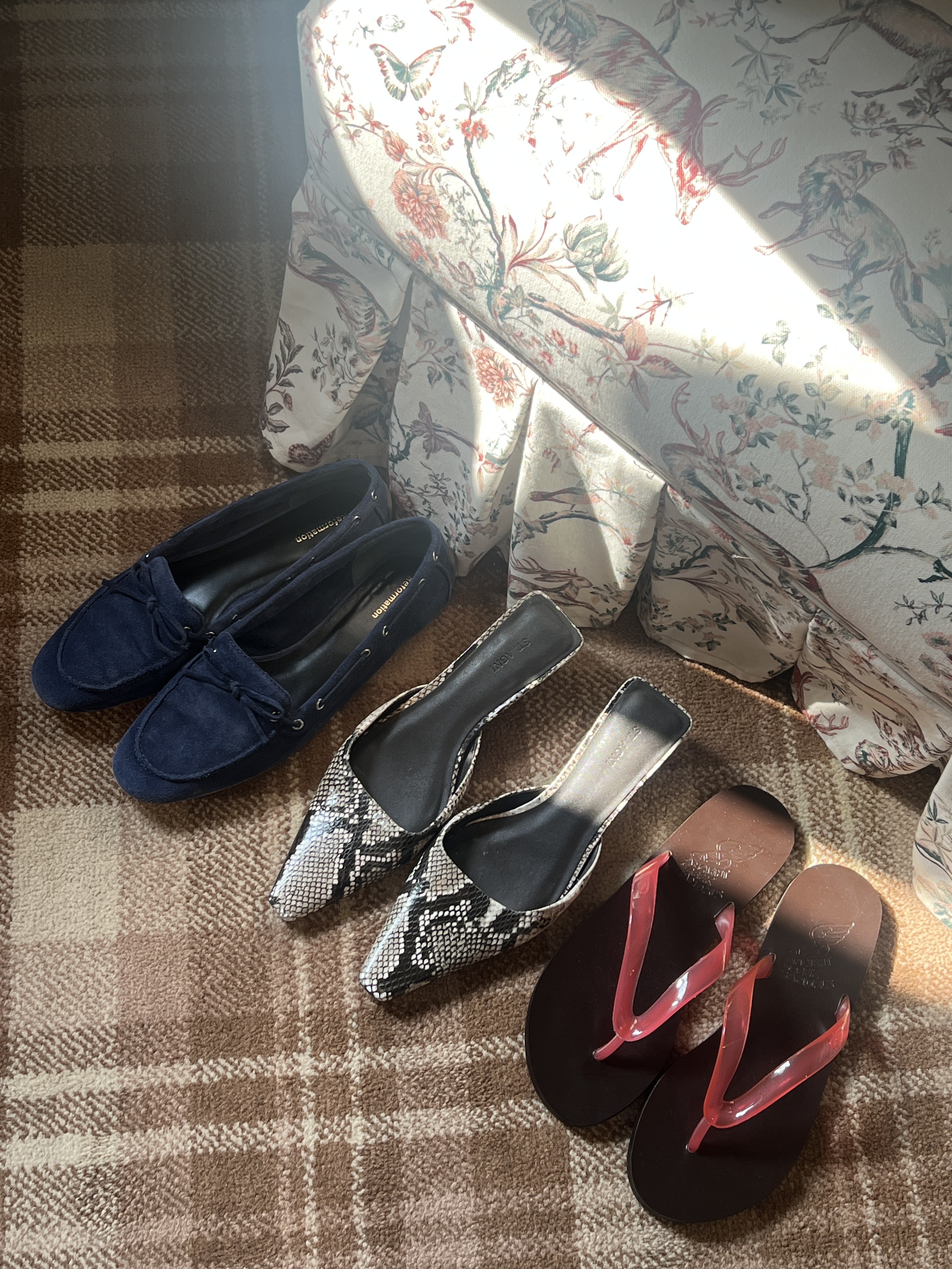 An image of boat shoes, snakeskin mules and jelly sandals, captured by @avahgilchrist.