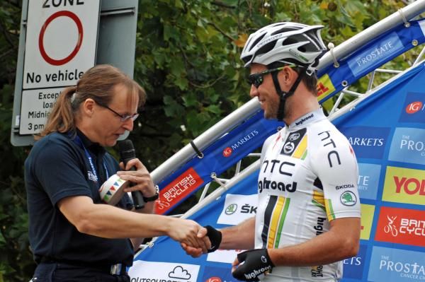 The emcee gets birthday greetings from Cavendish