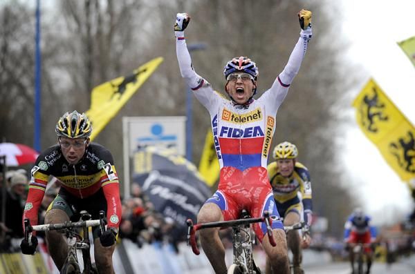 Zdenek Stybar claims the win in Koksijde