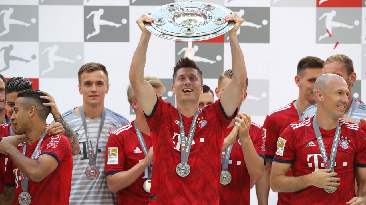 Robert Lewandowski transfer news Bayern Man Utd Real Madrid