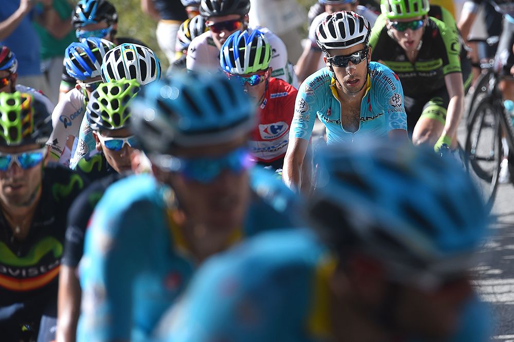 Fabio Aru sheltered by his team.