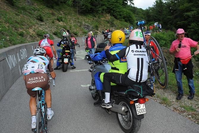Team mechanics rode on motorcycles to support the riders on the steep Zoncolan
