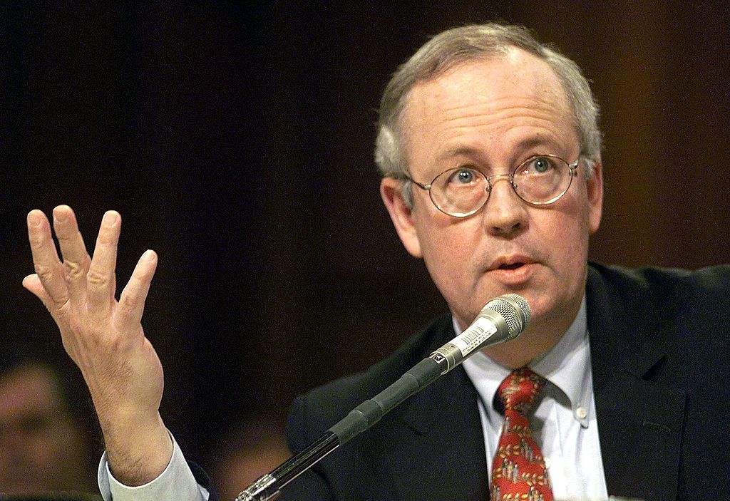 Former independent counsel Ken Starr backs away from Clinton criticisms. 