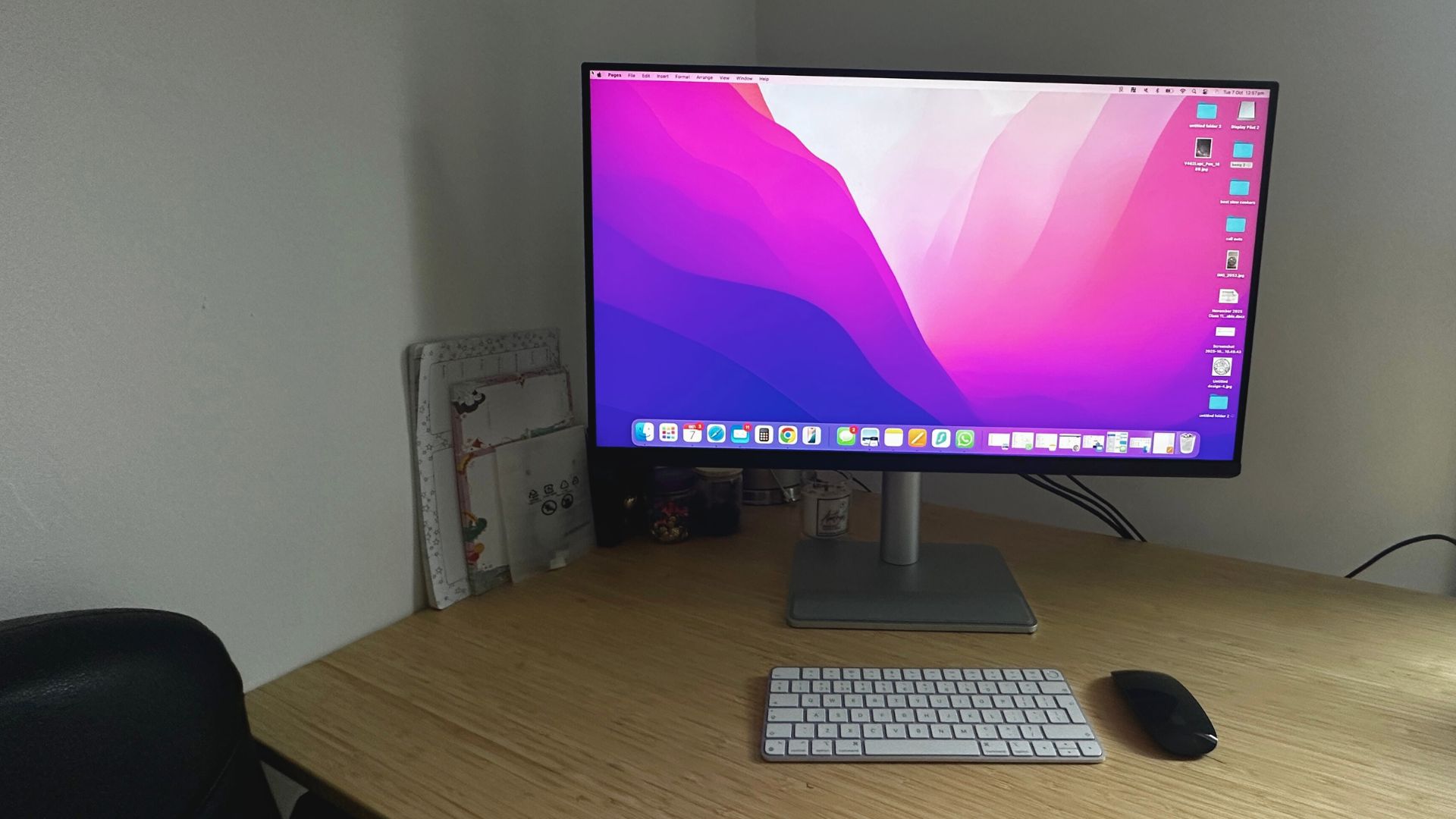 BenQ MA320U on a desk
