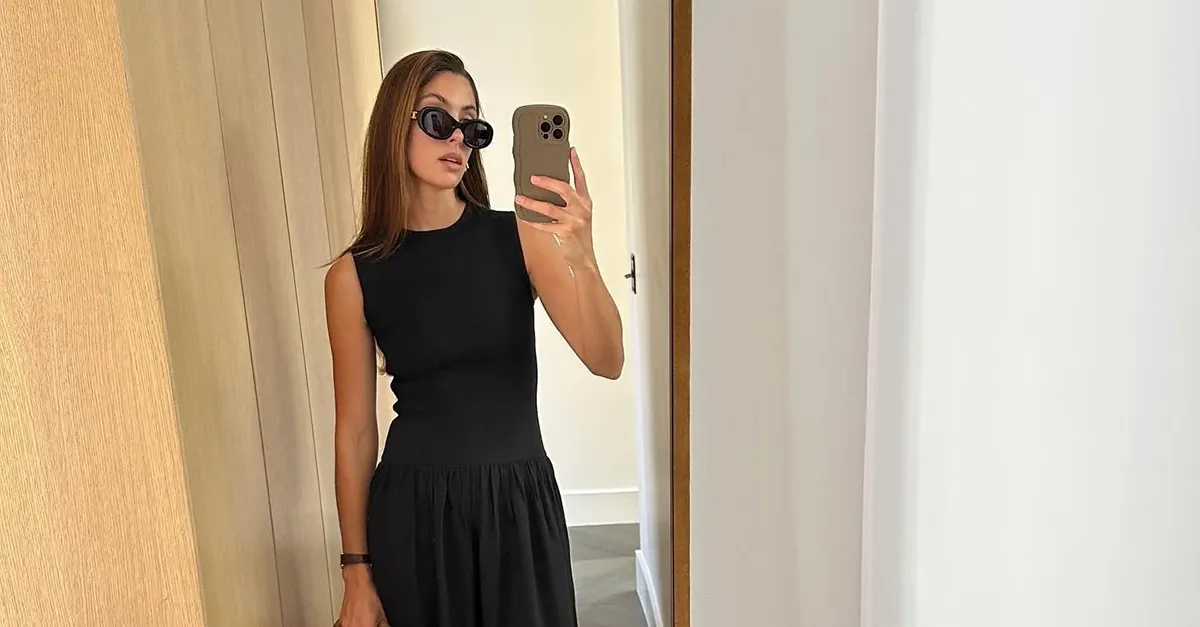 bodycon dress and flats Shine in effortless elegance with these black suede flats and a sleek black bodycon dress. The ultimate duo for a timeless, chic look! Post Credit