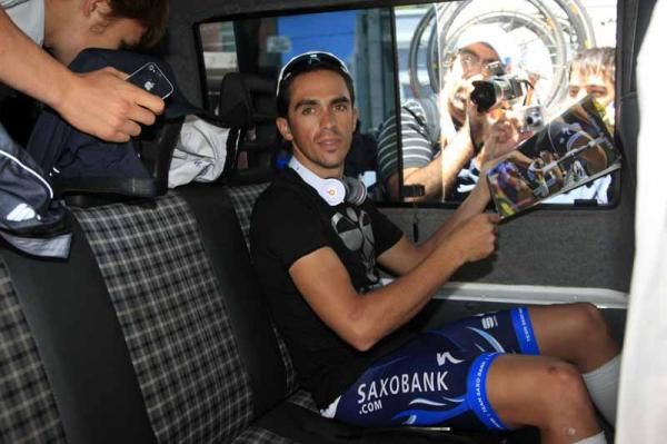 Alberto Contador (SaxoBank) arrives at the start of stage 2 of the Tour de San Luis