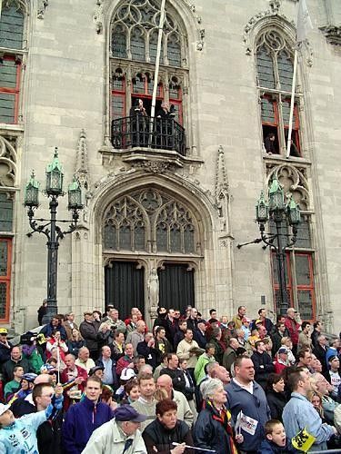 Lots of folk came to watch the start