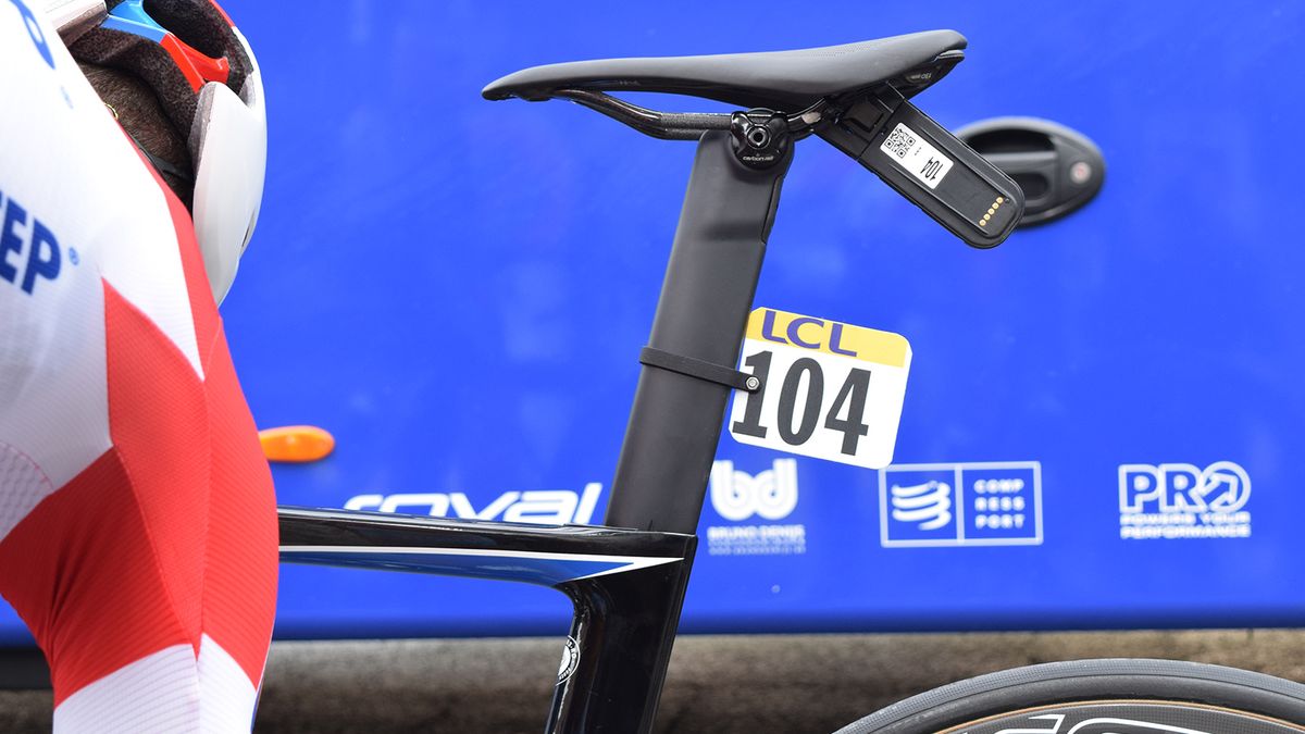 The seat post looks to widen at the top, presumable to house the Di2 junction box