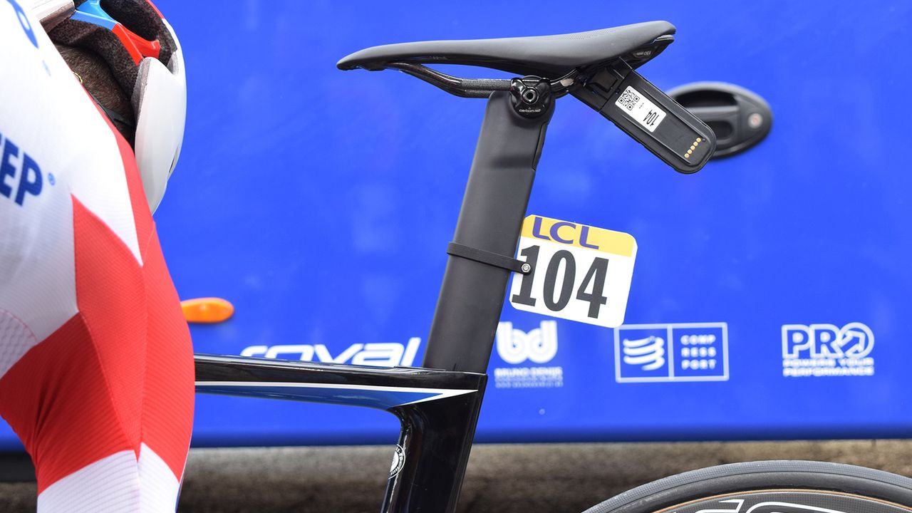The seat post looks to widen at the top, presumable to house the Di2 junction box