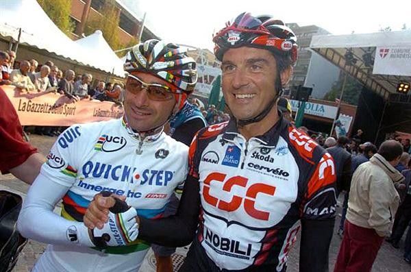 World Champion Paolo Bettini in a moment of solidarity with the retiring Andrea Peron (CSC).