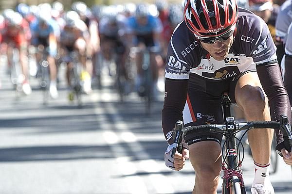 Country Club Criterium Championship leader Jonathan Cantwell (Fly V Australia) went to the front of the peloton and gave chase to the leading quartet.