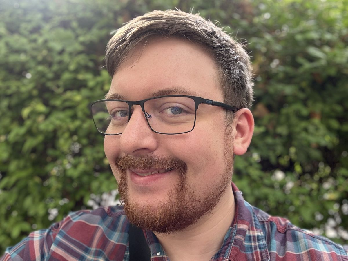 iPhone 16 Pro Max portrait selfie