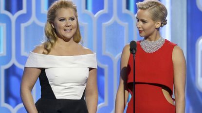 mc-amy-schumer-jennifer-lawrence