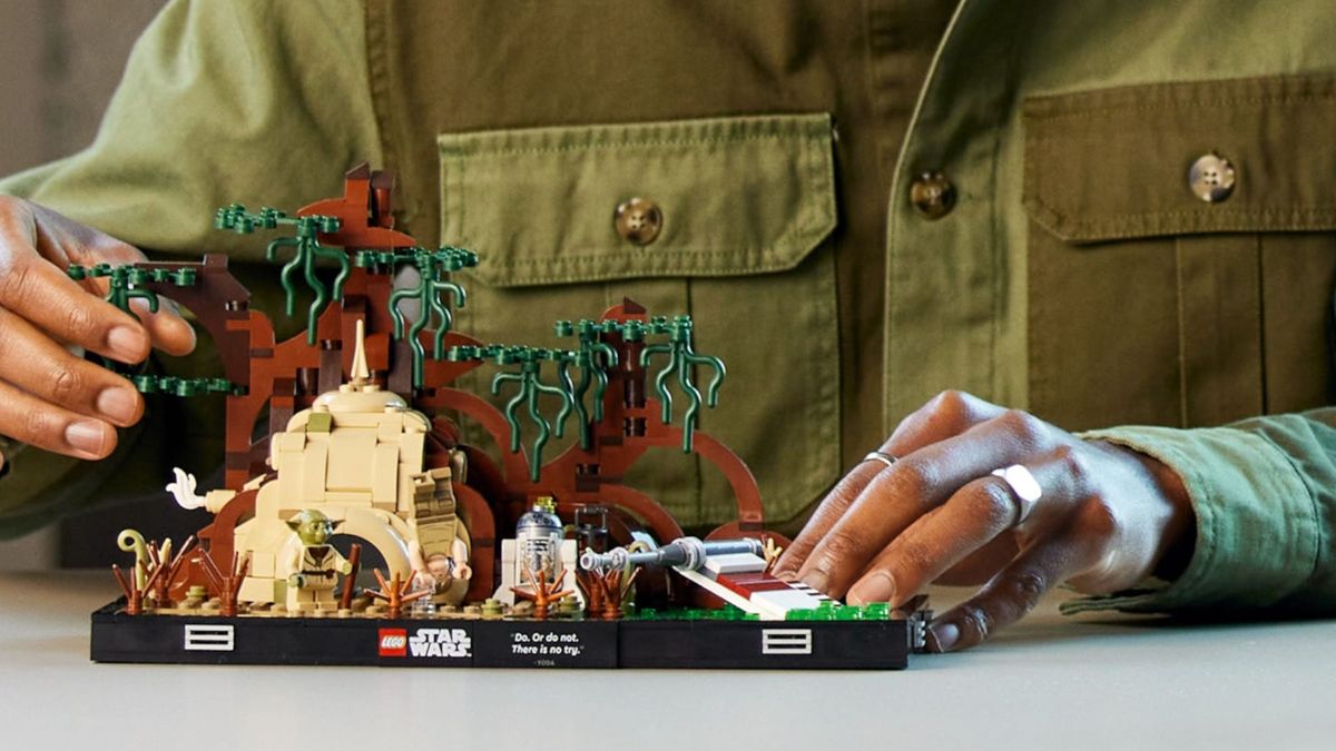 LEGO Dagobah Jedi Training Diorama