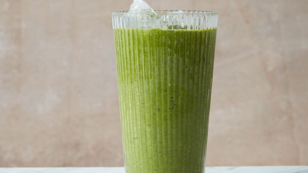 Green smoothie in a glass