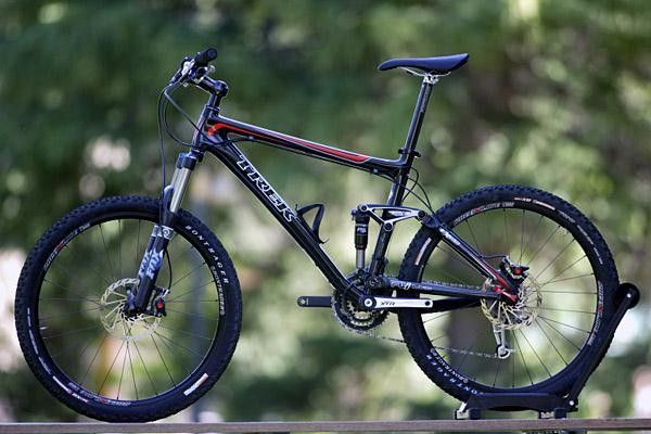 Trek Fuel EX 9.0 feature more stylish shaping, giving it a more aggressive look for 2008.