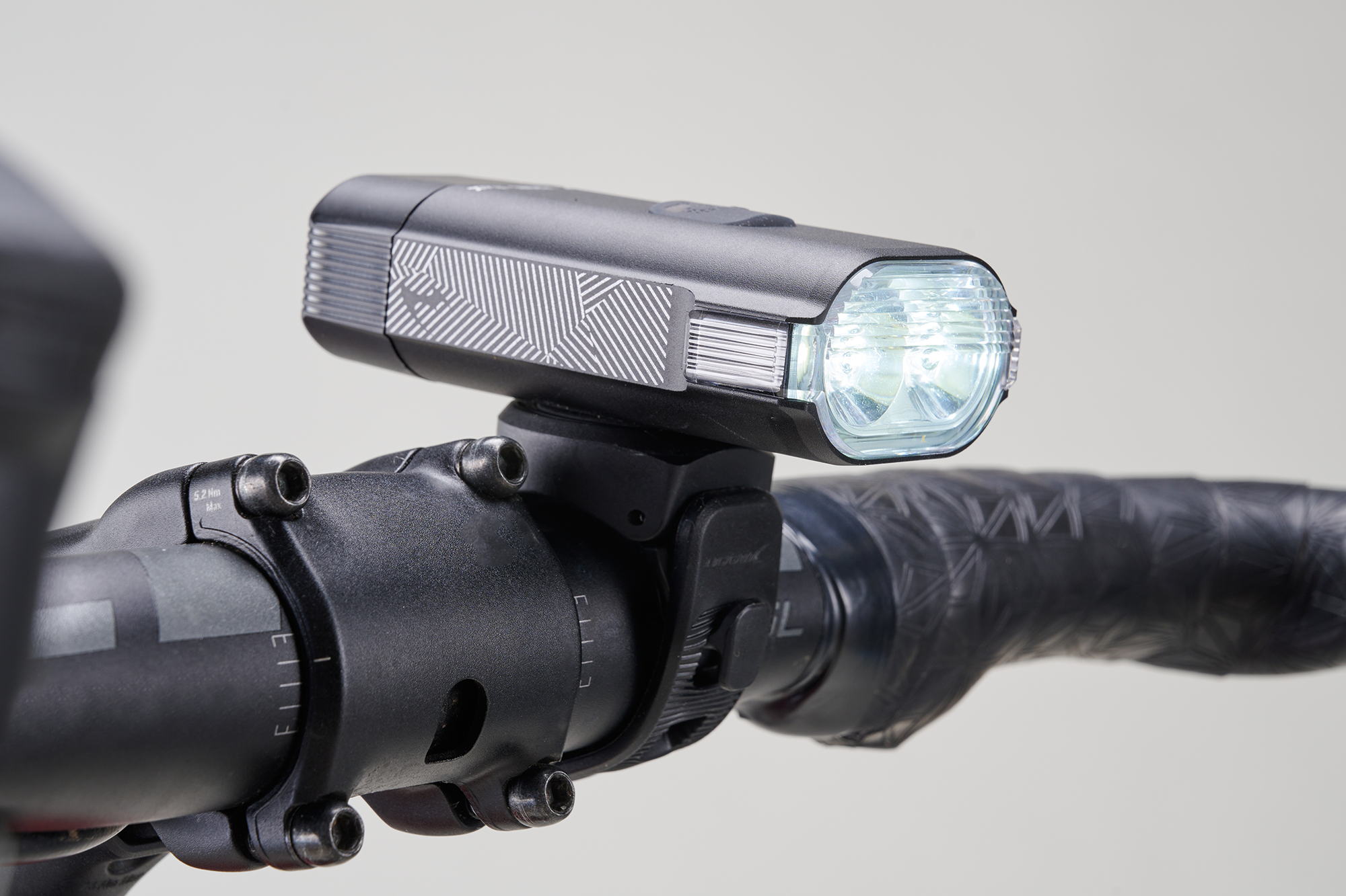 Moon Rigel Max 1500 mounted to a handlebar of a bicycle