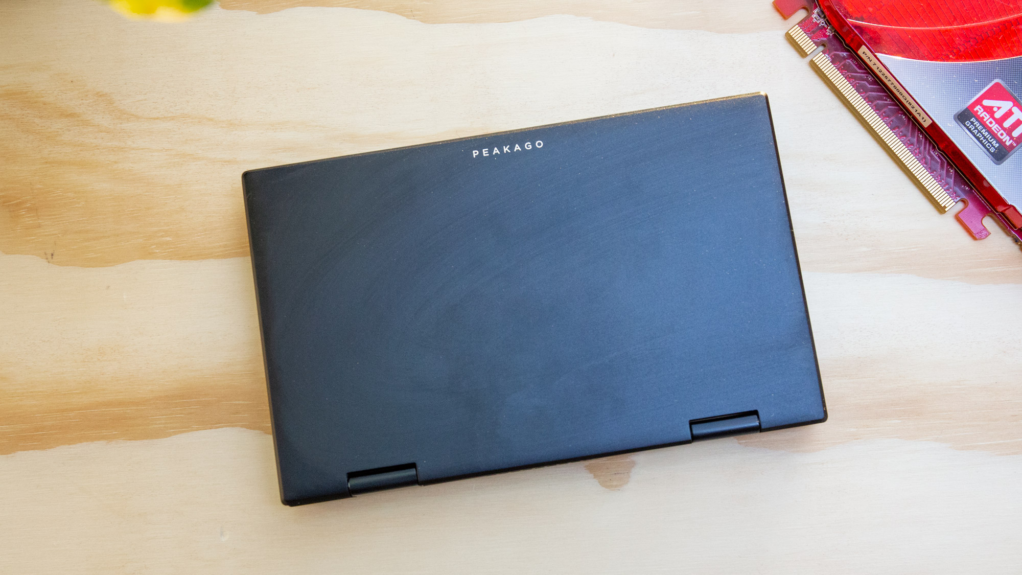 Peakago 7-inch Mini Laptop Hands-On: Know When to Fold ‘Em | Tom's Hardware