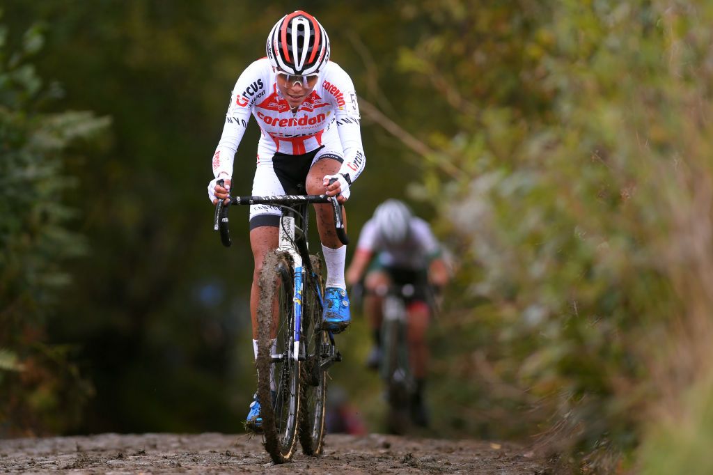 Ceylin del Carmen Alvarado (Corendon-Circus) creste the hill