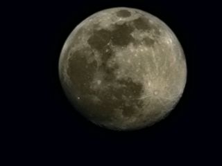 El Space Zoom del Samsung Galaxy S22 Ultra fotografiando la luna