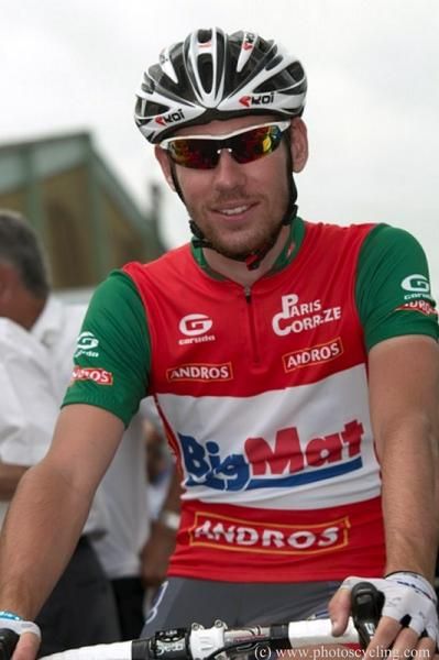 Best young rider Arnaud Molmy (Big Mat - Auber 93) awaits the start.