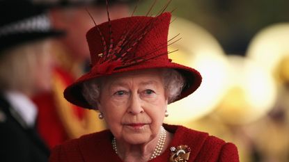 Windsor, ENGLAND - OCTOBER 26: Queen Elizabeth II arrives to greet the Emir of Qatar, Sheikh Hamad bin Khalifa al Thani to her Windsor residence on October 26, 2010 in Windsor, England. The Sheikh is on a two day State visit to the UK, the first since 1985, which is seen as important in strengthening already strongly established business links with one of the Gulf States most financially powerful nations. (Photo by Dan Kitwood - WPA Pool /Getty Images)